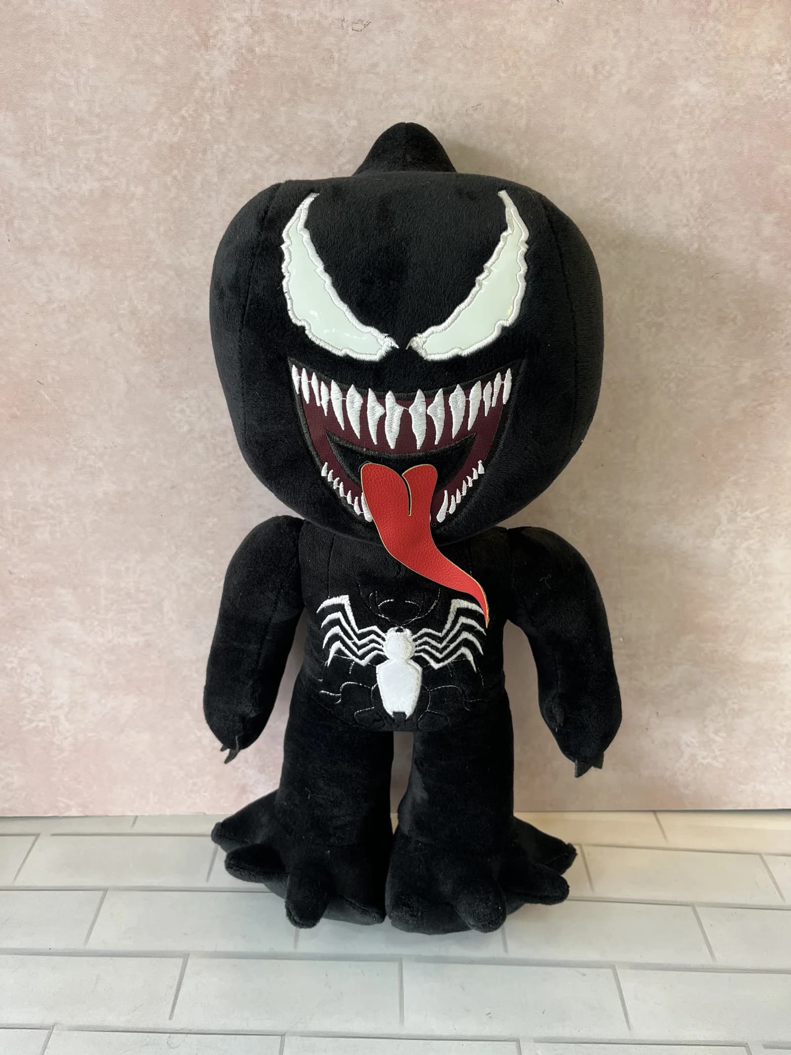 Venom — 40 cm